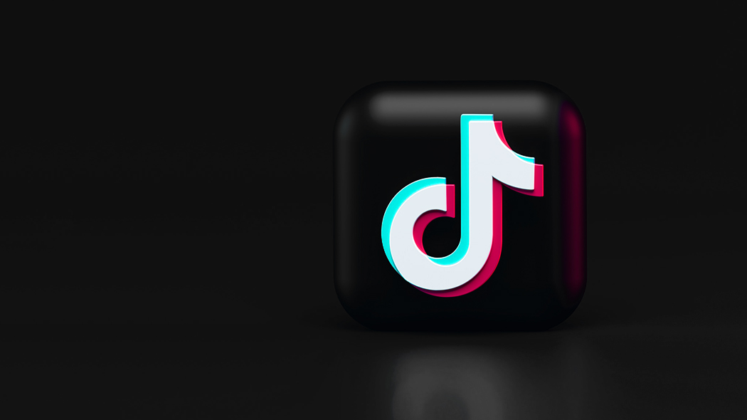 Fenomen mobilnej aplikacji Tik Tok tło