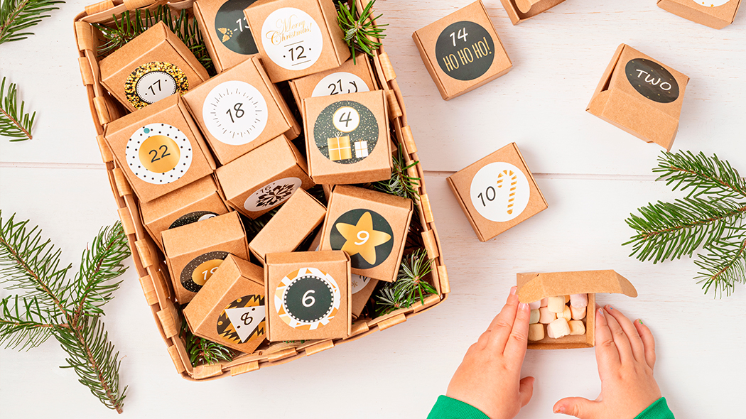 Trendy i cele kalendarzy adwentowych tło