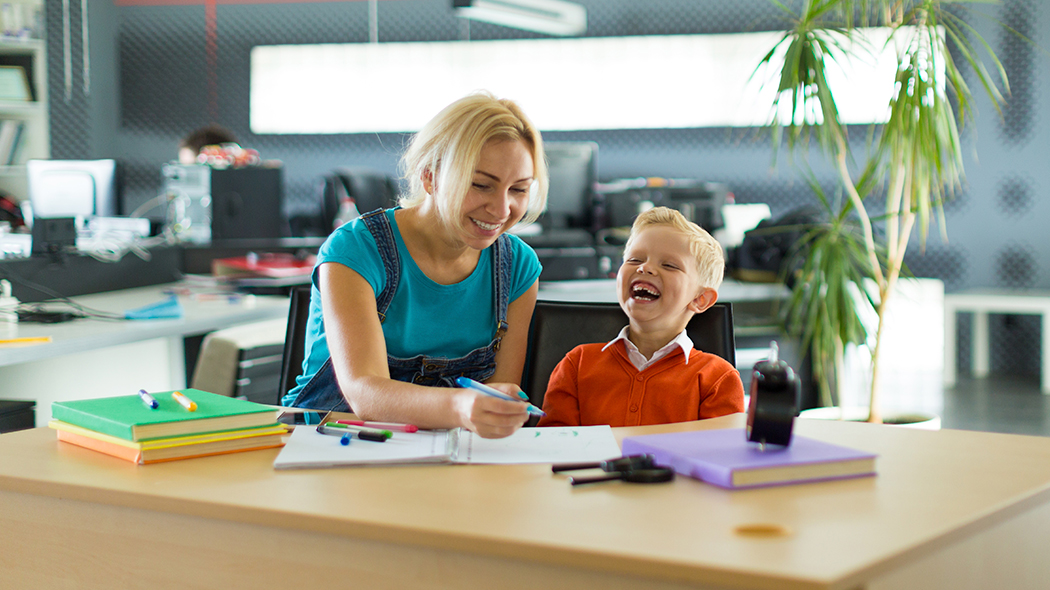 Firma oczami dziecka – nuda czy inspiracja? tło