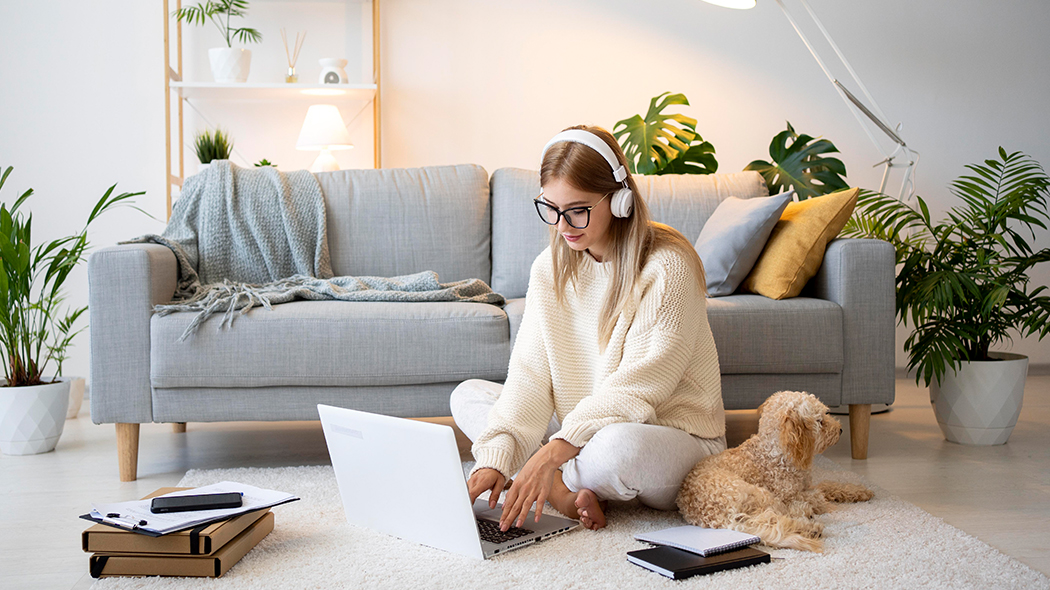 10 sposobów na skuteczną pracę zdalną tło