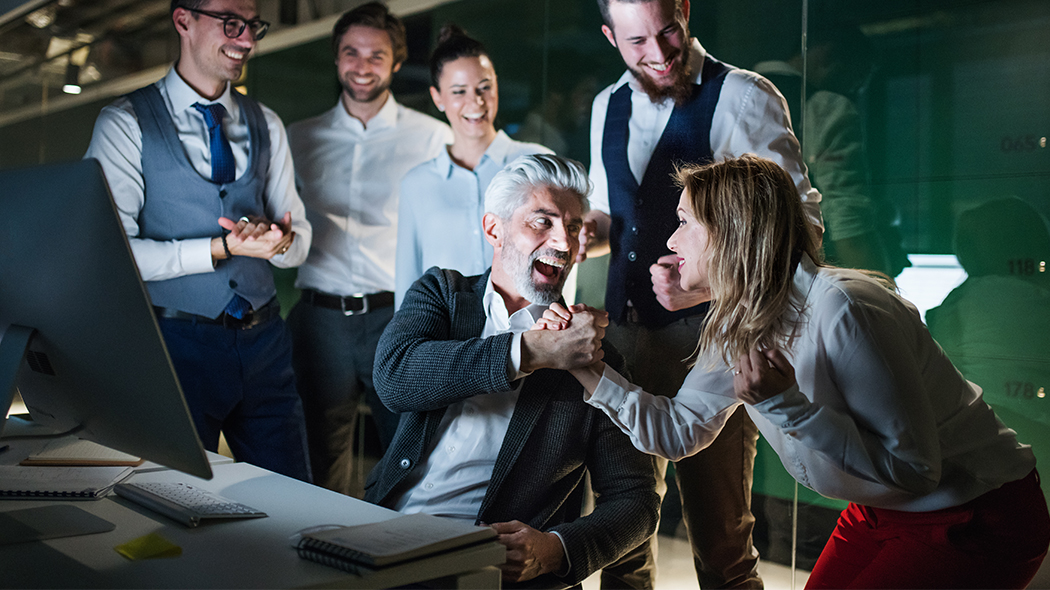 Nowość w zarządzaniu zespołem – neuroróżnorodność tło