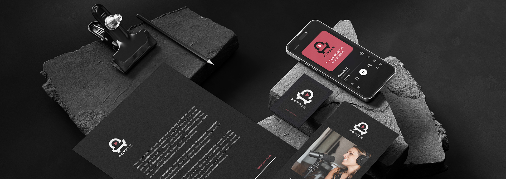 logo Fotele – logo podcastu biznesowego tło