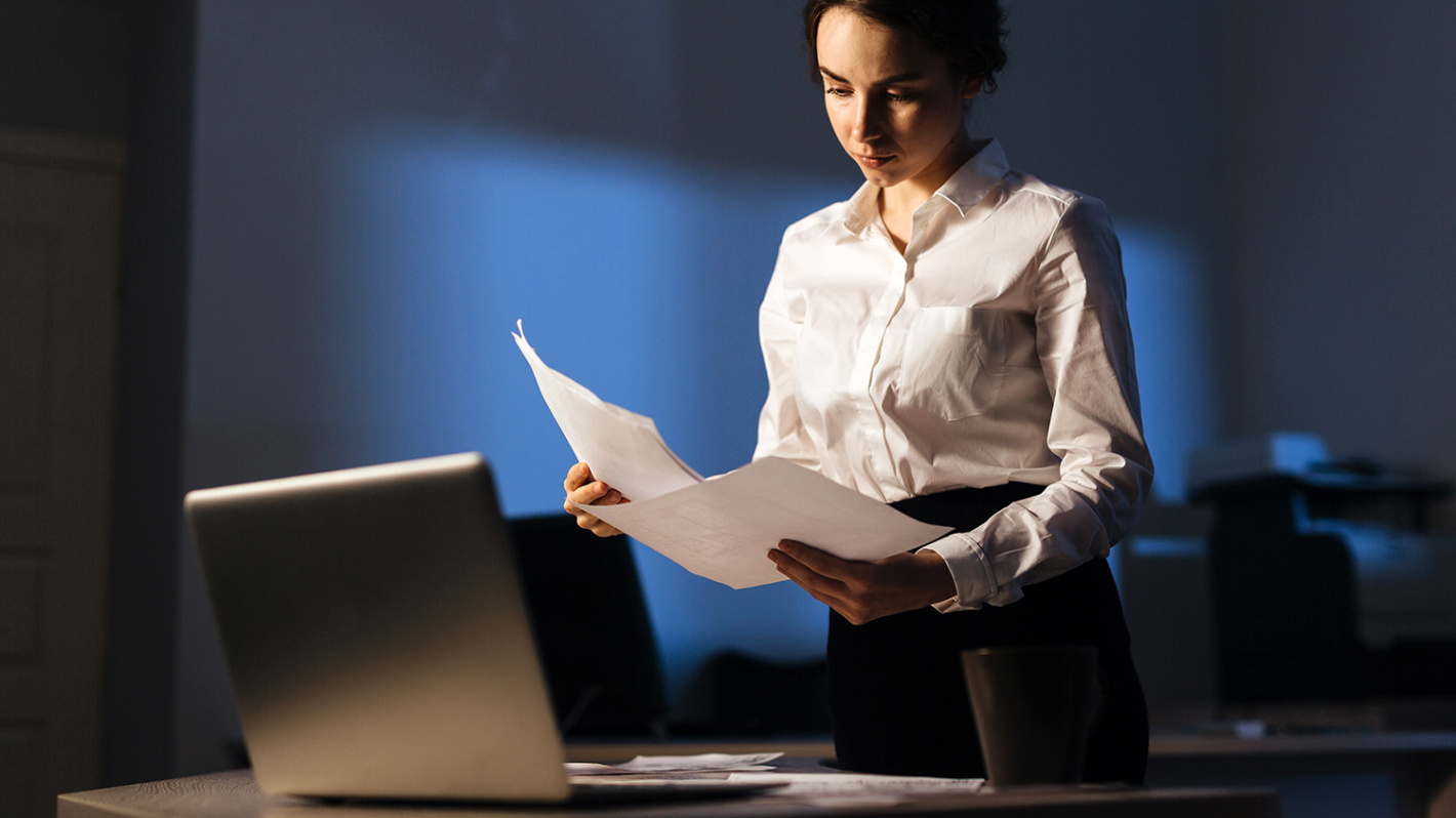 Pracownik idealny czy pracoholik? tło